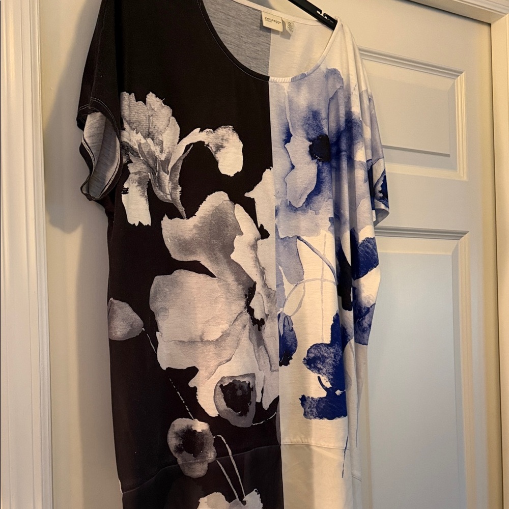 Stylish Floral Short Sleeve Top Chicos Zenergy Size 4 which is XXL
